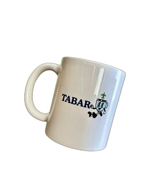 Mug Tabar Café — céramique blanche 11 oz avec logo cartoon, fond studio